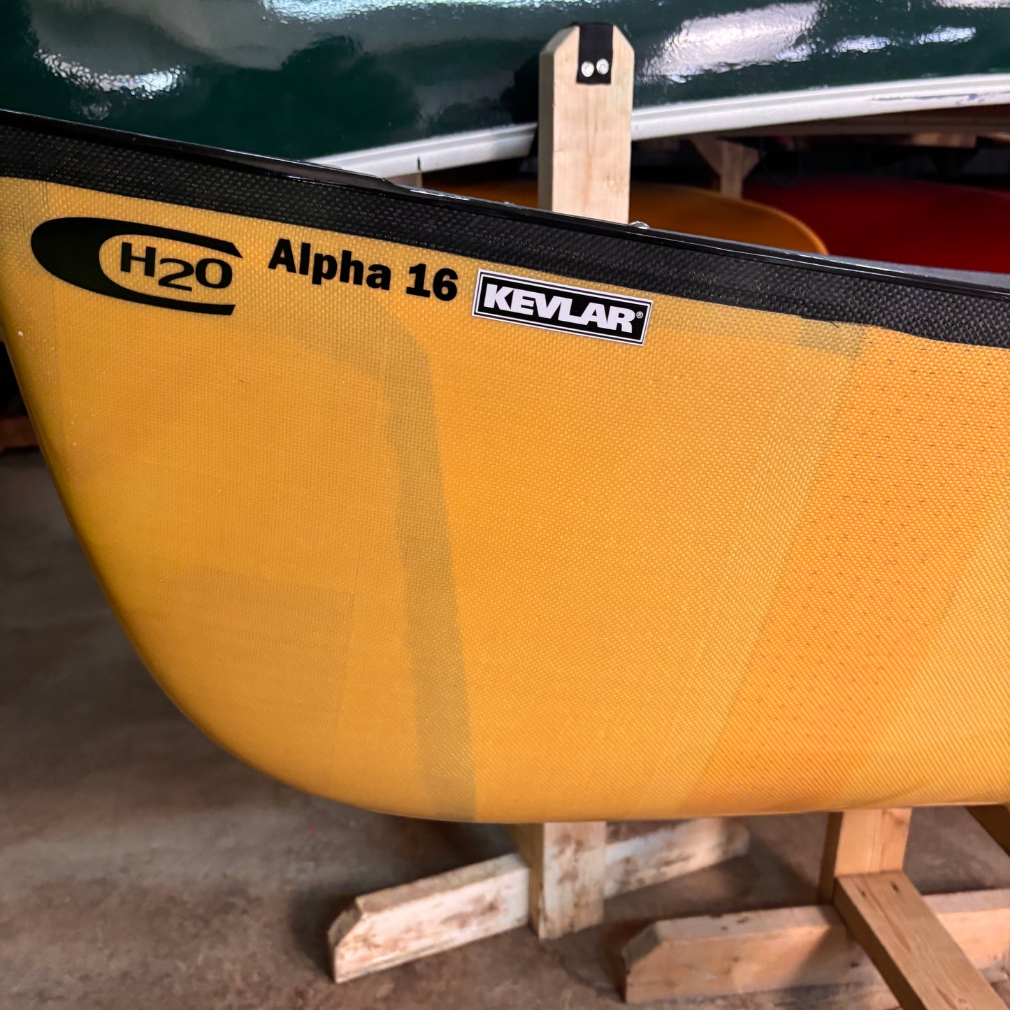 H20 Alpha 16' Pro Lite Carbon - Kevlar Yellow