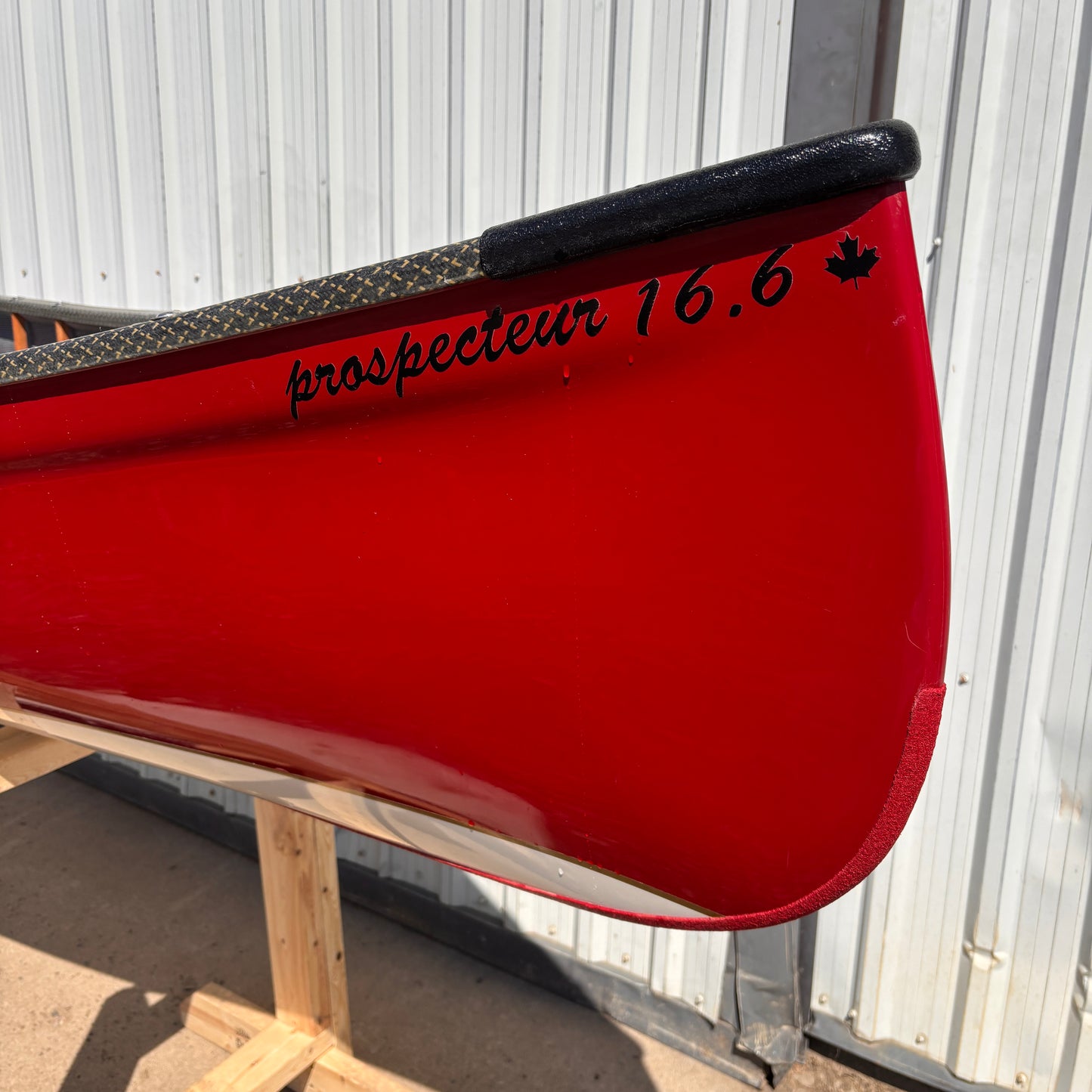 RHEAUME 16'6 PROSPECTOR CARBON TWO TONE RED / WHITE CANOE