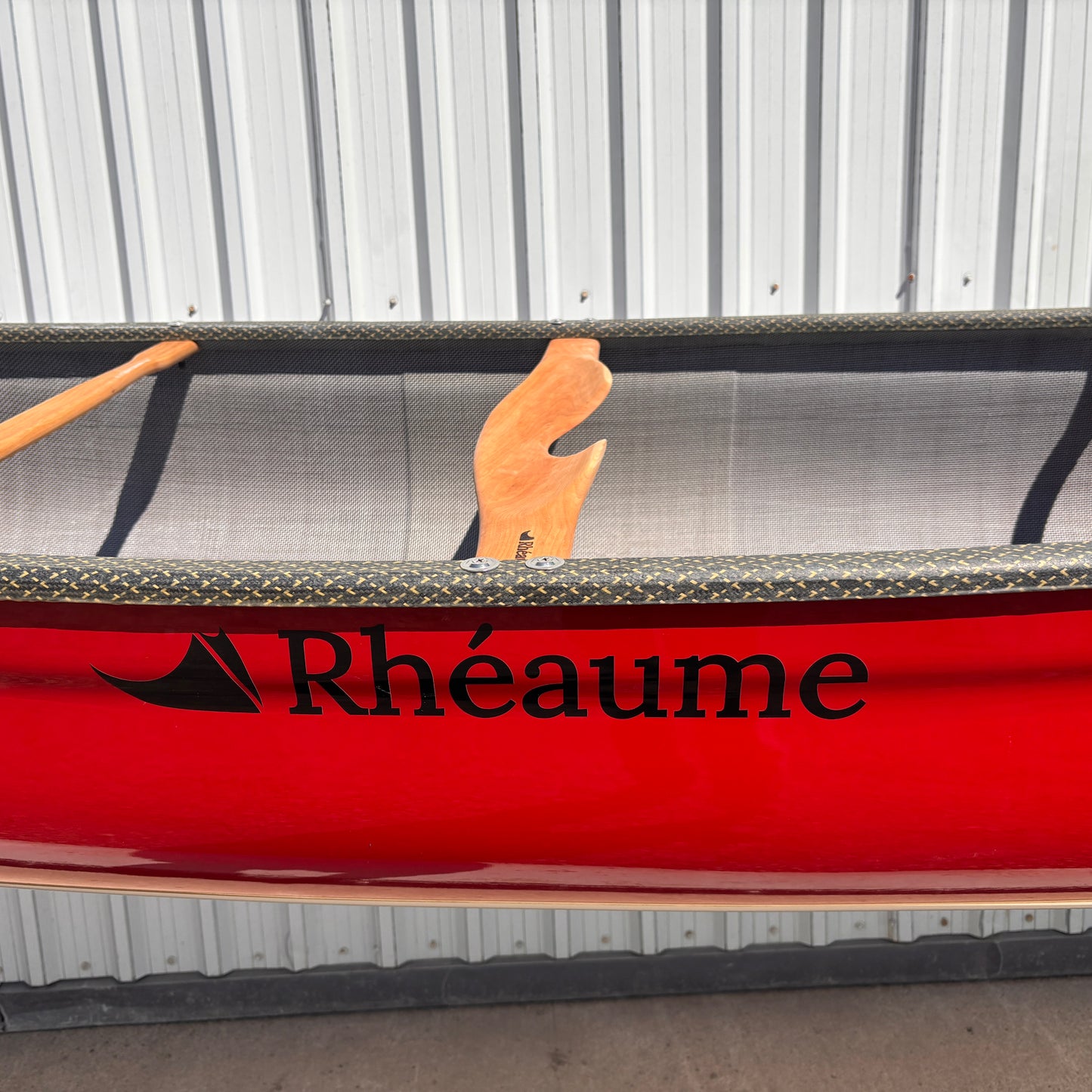 RHEAUME 16'6 PROSPECTOR CARBON TWO TONE RED / WHITE CANOE