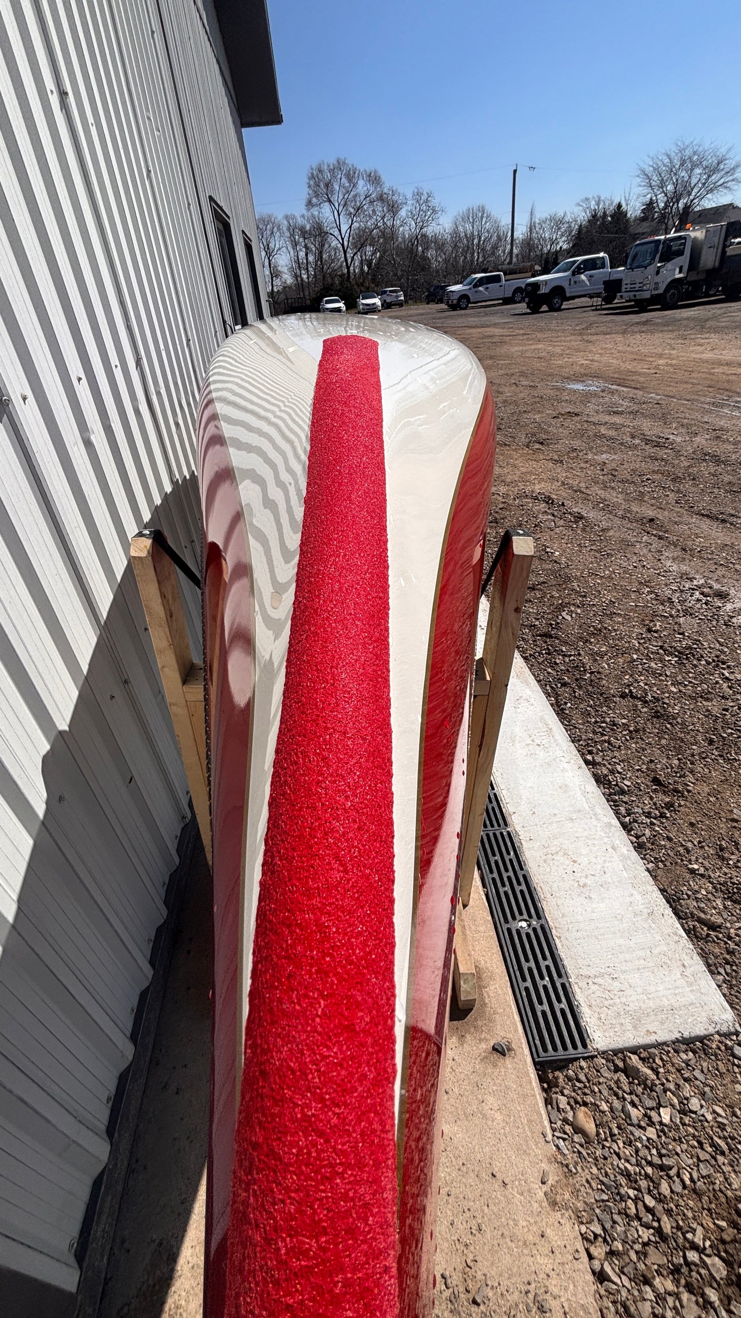 RHEAUME 16'6 PROSPECTOR CARBON TWO TONE RED / WHITE CANOE