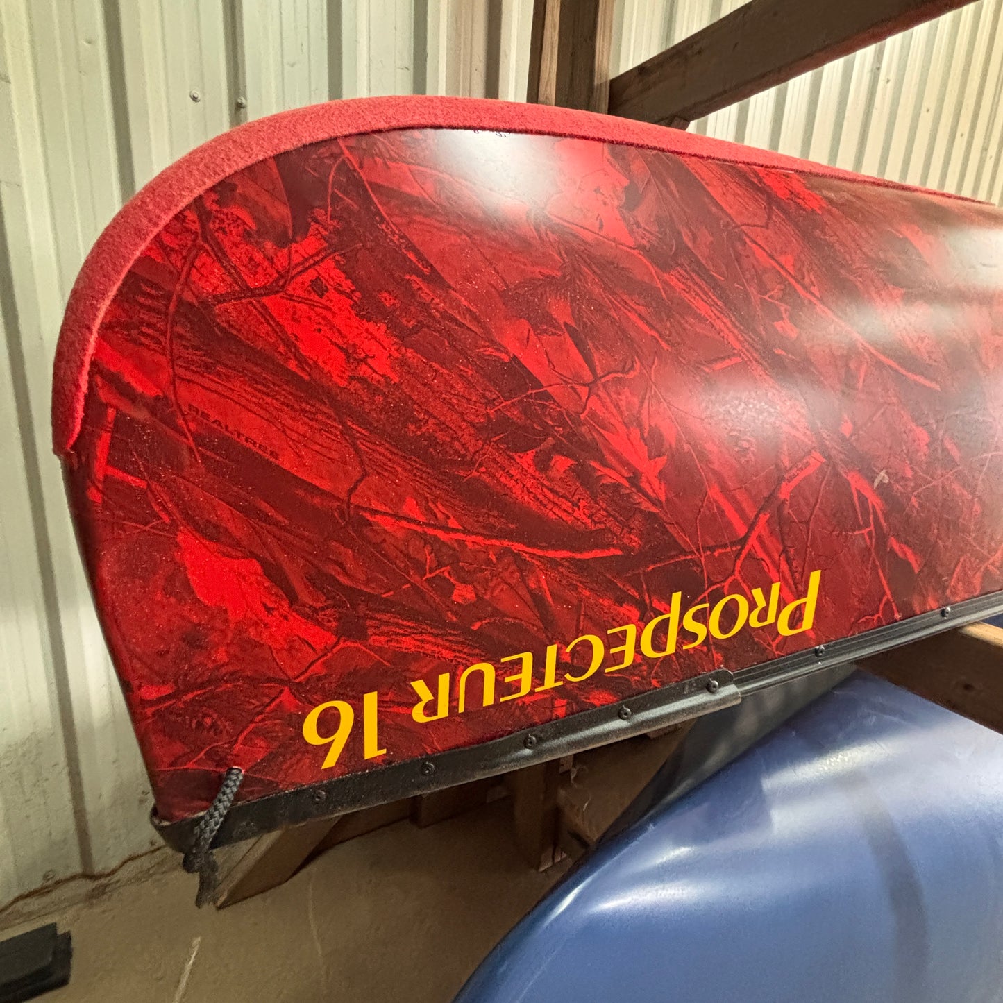 CUSTOM ESQUIF 16' PROSPECTOR  RED CAMO