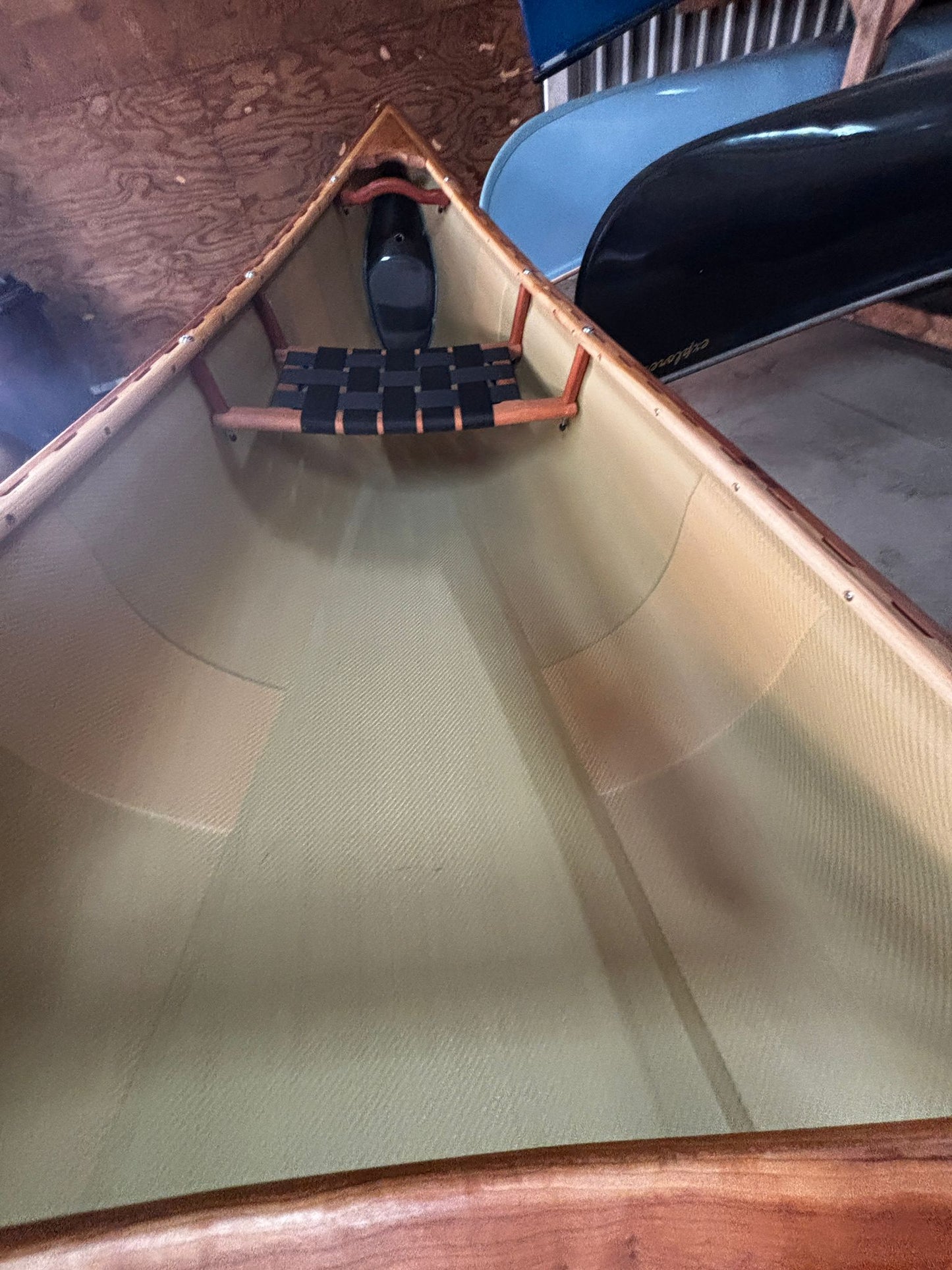 RHEAUME 16' 6 PROSPECTOR KEVLAR CANOE WITH WOOD TRIM