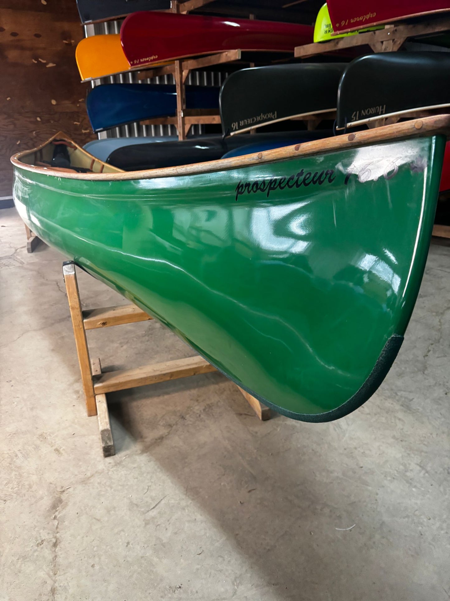 RHEAUME 16' 6 PROSPECTOR KEVLAR CANOE WITH WOOD TRIM