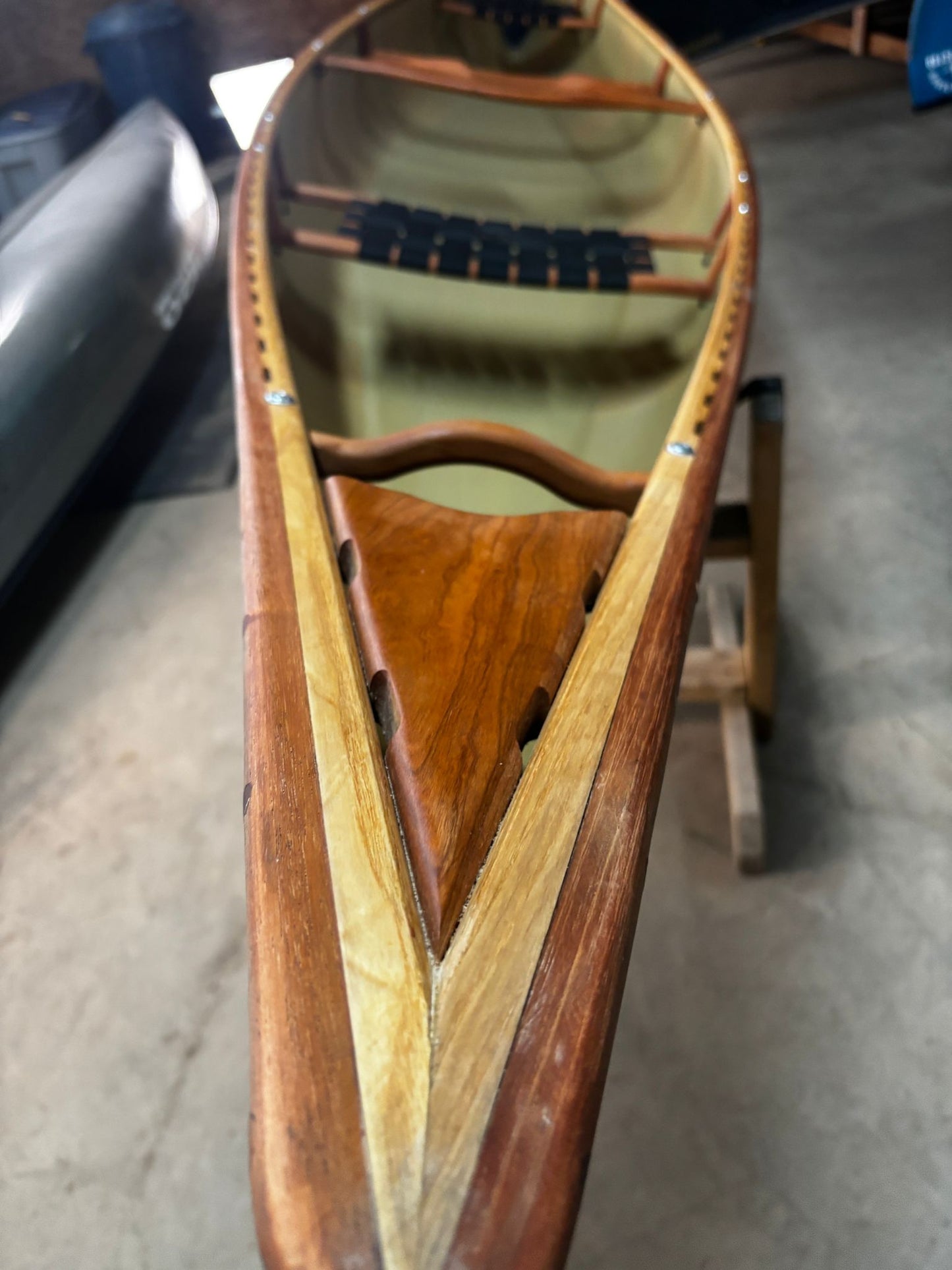 RHEAUME 16' 6 PROSPECTOR KEVLAR CANOE WITH WOOD TRIM