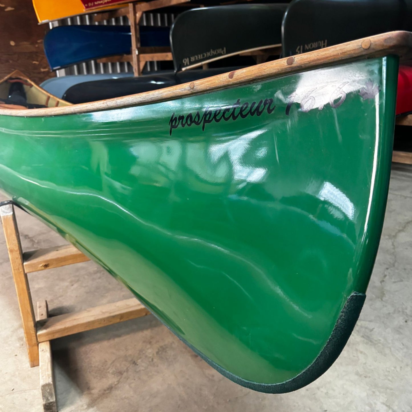 RHEAUME 16' 6 PROSPECTOR KEVLAR CANOE WITH WOOD TRIM