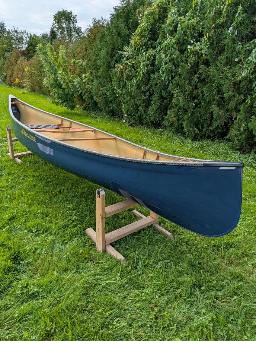 RHEAUME 15' PROSPECTOR KEVLAR CANOE NAVY W/ COMPOSITE GUNWALES