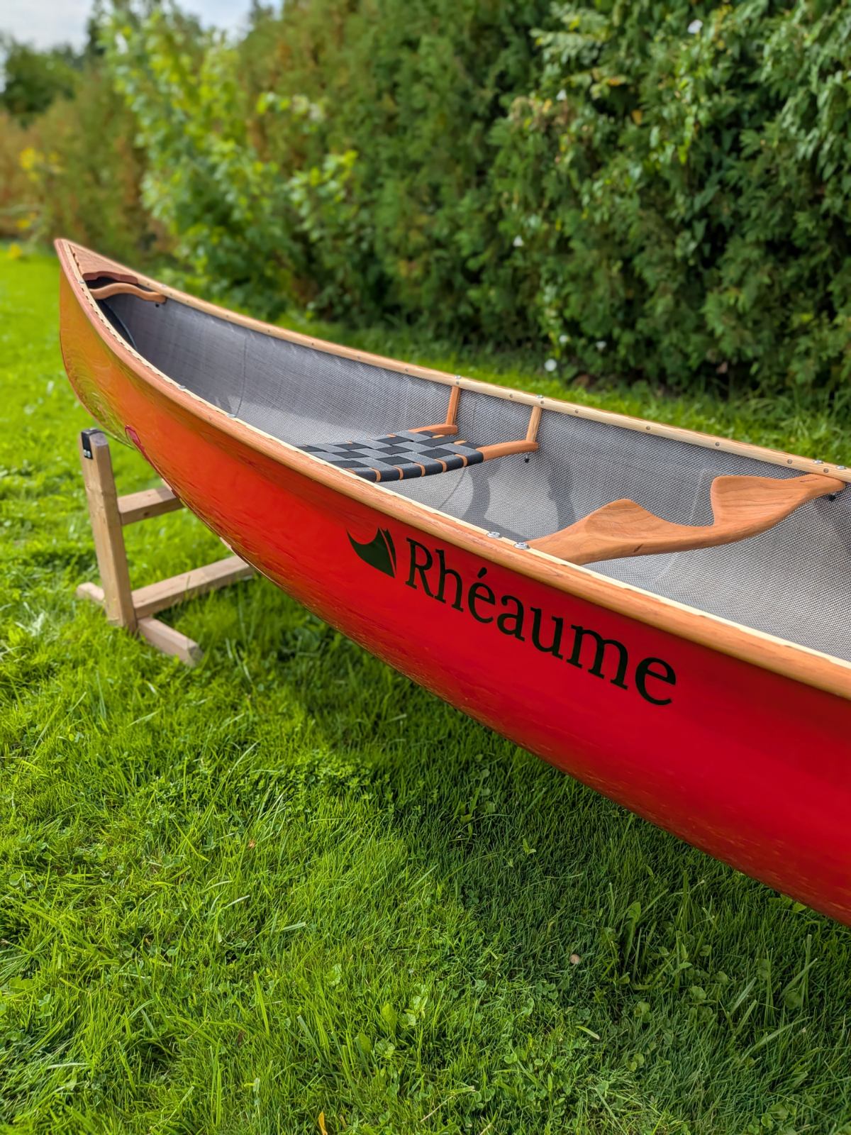 RHEAUME 15' PROSPECTOR KEVLAR RUBY WOOD TRIM CANOE