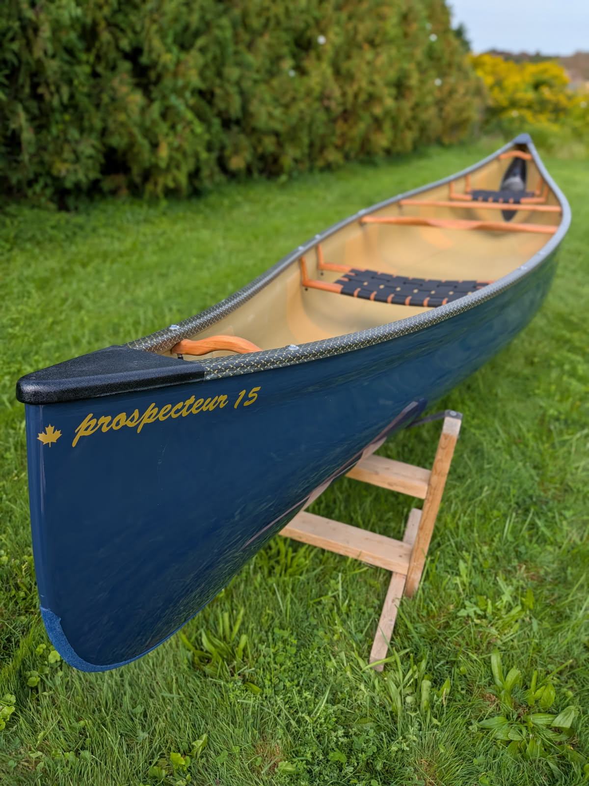 RHEAUME 15' PROSPECTOR KEVLAR CANOE NAVY W/ COMPOSITE GUNWALES