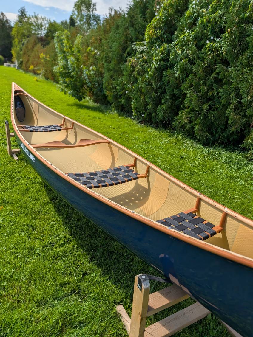 RHEAUME 17'4 PROSPECTOR KEVLAR NAVY BLUE CANOE